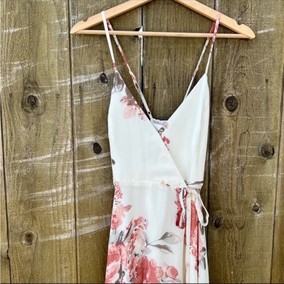 Elegant Cream and Blush Floral Wrap Maxi Dress 🌿 - Picture 4 of 12